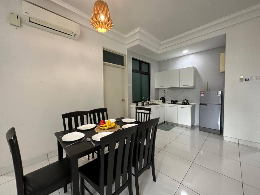 Platino 2br Paradigmmall Netflix By * Johor Bahru